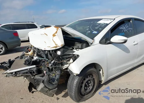 2015 Kia Forte Lx z USA, uszkodzony, nr VIN KNAFX4A65F5310265